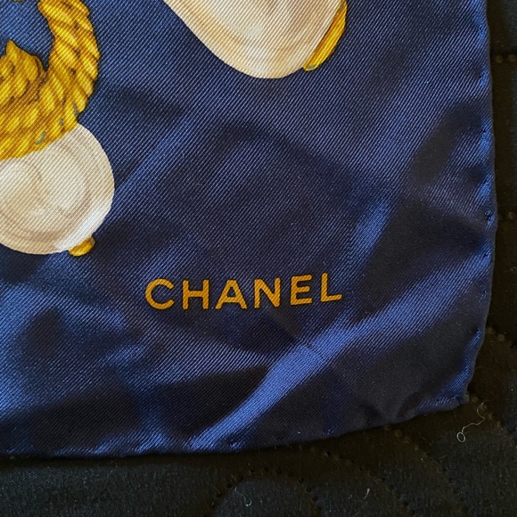 Authentic Chanel silk scarf - Picture 3 of 4